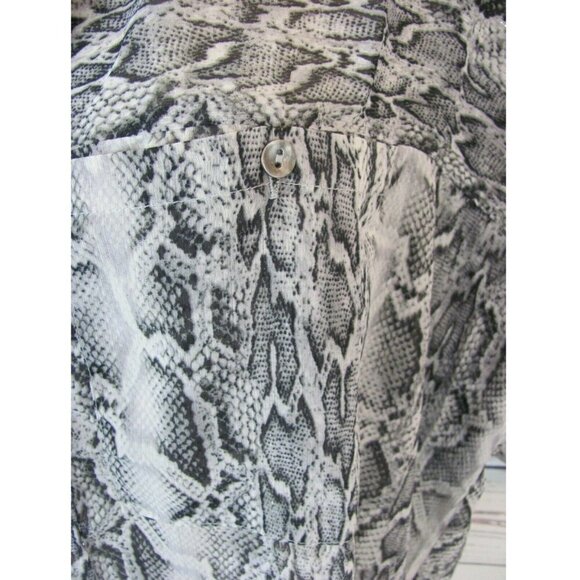 Women’s Love Stitch Blouse Button Down Size Large Grey Snakeskin Print NWT - Picture 7 of 12